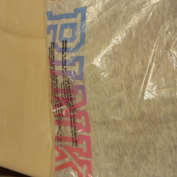 NWT'S PINK VS TEE - Picture 4 of 5